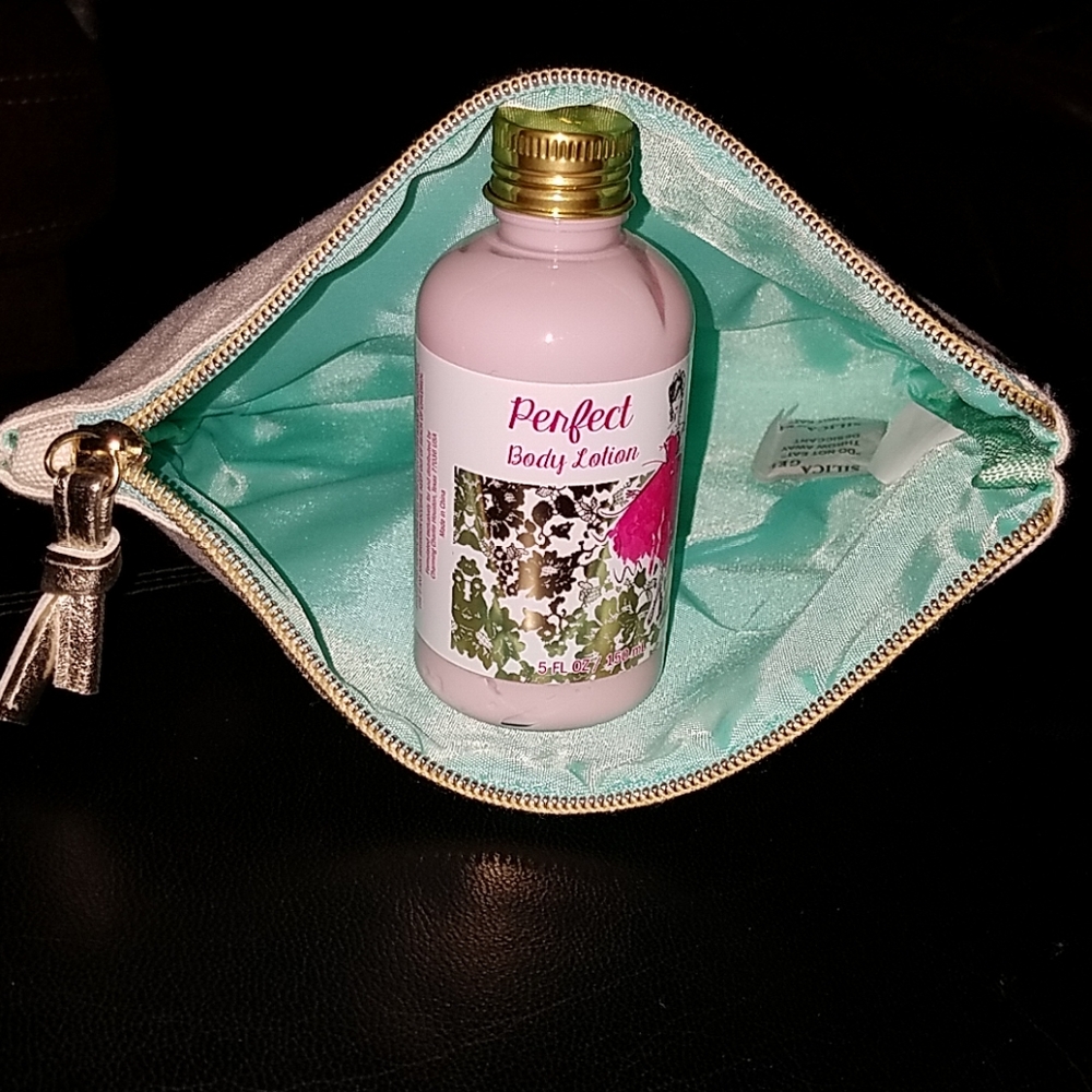 *NEW* GIRLS GIFT SET - Picture 2 of 4